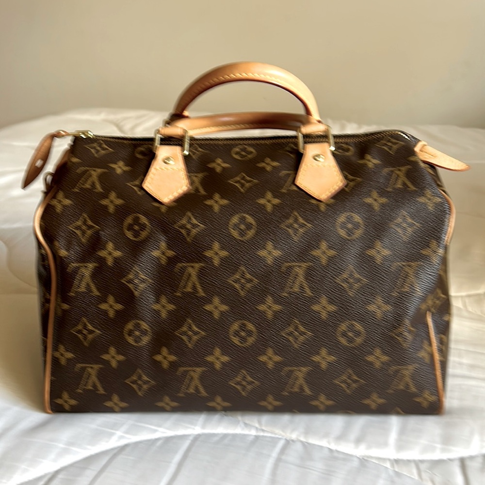 Louis Vuitton Speedy 30 bag in very good used condition w/ lock, keys & dustbag